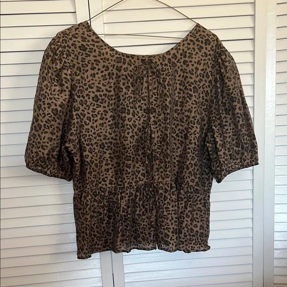 Brown Boxy Top with Puff Sleeves and Crew Neck - Picture 2 of 4
